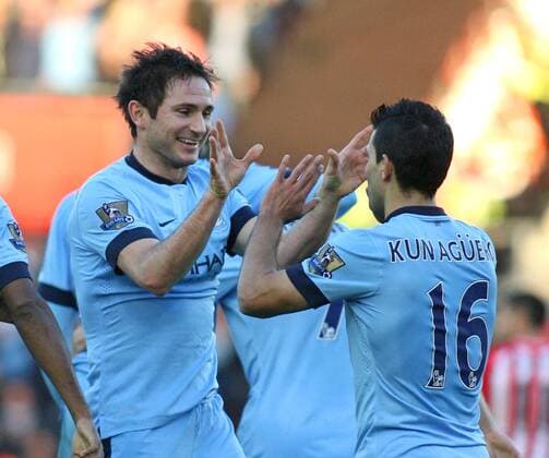 Aktuell Fußball, England, FC Southampton - Manchester City Football - 2014 2015 Premier League - Southampton vs. Manchester City Goal scorer Frank Lampard celebrates with Sergio Kun Aguero after putting City two up at St Mary s Stadium Southampton Colorsport Shaun Boggust 