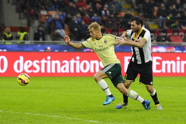 Foul durch Maurizio Domizzi Udinese mit Elfmeter für Keisuke Honda Milan Milano 30-11-2014 Stadio Giuseppe Meazza - Football Calcio Serie A AC Mailand vs Udinese Calcio giuseppexceleste