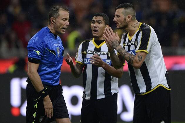 Protest Udinese bei Referee Paolo Valeri- Milano 30-11-2014 Stadio Giuseppe Meazza - Football Calcio Serie A AC Mailand vs Udinese Calcio giuseppexceleste
