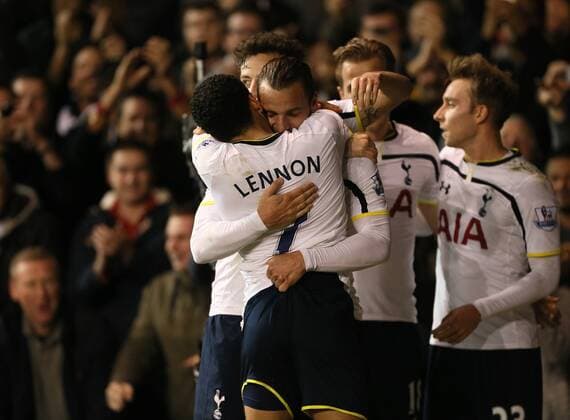 Aktuell Fußball, England, Tottenham Hotspur - FC Everton Tottenham s Roberto Soldado celebrates scoring his sides second goal Barclays Premier League- Tottenham Hotspur vs Everton - White Hart Lane - England - 30th November 2014 - Picture David Klein Sportimage EDITORIAL USE ONLY. No use with unauthorised audio, video, data, fixture lists, club league logos or live services. Online in-match use limited to 120 images, no video emulation. No use in betting, games or single club league player publications.