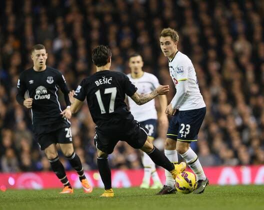 Aktuell Fußball, England, Tottenham Hotspur - FC Everton Tottenham s Christian Eriksen tussles with Everton s Muhamed Besic Barclays Premier League- Tottenham Hotspur vs Everton - White Hart Lane - England - 30th November 2014 - Picture David Klein Sportimage EDITORIAL USE ONLY. No use with unauthorised audio, video, data, fixture lists, club league logos or live services. Online in-match use limited to 120 images, no video emulation. No use in betting, games or single club league player publications.