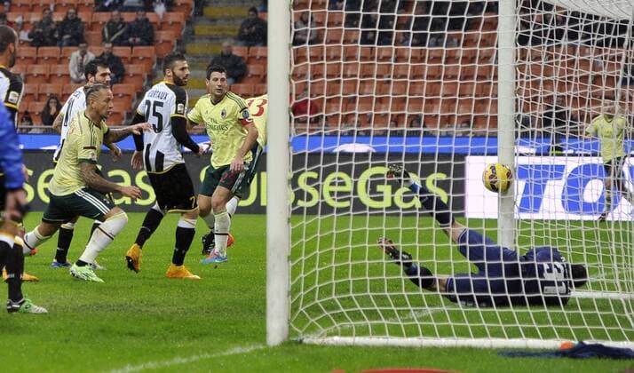 Aktuell Fußball, Italien, AC Mailand - Udinese Calcio IPP20141130 Football - soccer: Serie A, AC Mailand - Udinese Calcio, Orestis karnezis xHOCHxZWEIx xItalyxPhotoxPressx 
