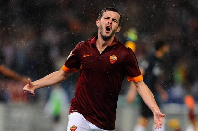 IPP20141201 Football - soccer: Serie A, AS Rom - Inter Mailand, Miralem Pjanic - Torjubel xHOCHxZWEIx xItalyxPhotoxPressx 