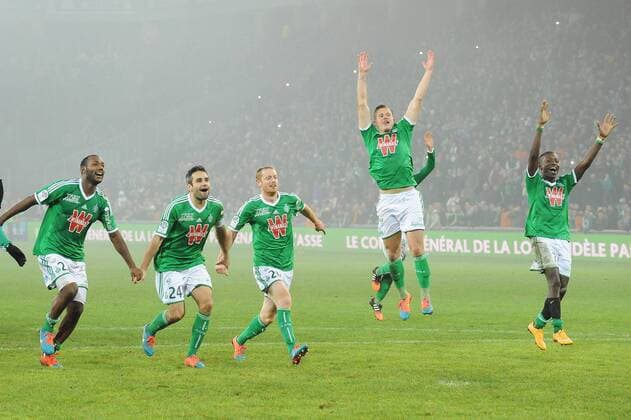 Aktuell Fußball, Frankreich, AS St. Etienne - Olympique Lyon joie Kevin Theophile catherine - Loic Perrin - Jonathan Brison - FRanck Tabanou - Max Alain Gradel (Saint Etienne) FOOTBALL : Saint Etienne vs Lyon - Ligue 1 - 30 11 2014 N.LeGouic FEP Panoramic 