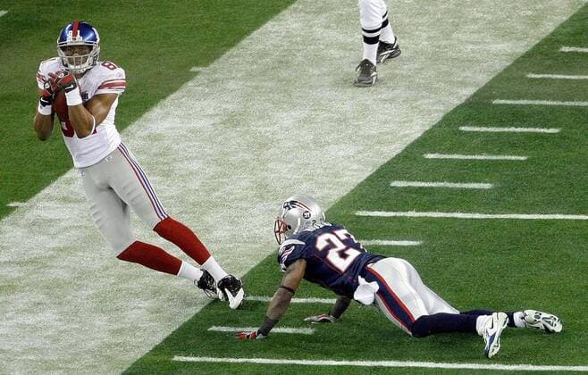 Feb. 3, 2008 - The New York Giants Amani Toomer (81) keeps his feet in bounds as he pulls ina pass against the New England Patriots Ellis HObbs (27) in the first half of Super Bowl XLII at University of Phoenix Stadium in Glendale, Arizona, on Sunday, February 3, 2008. (Mark Cornelison MCT) News Archive - Feb. 3, 2008 - ZUMAm67_