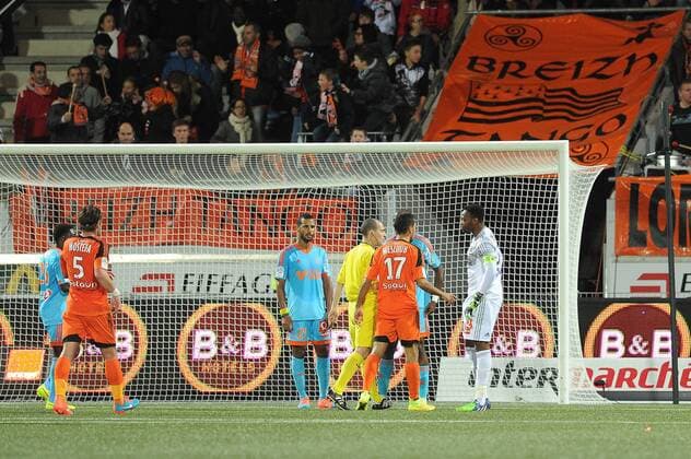 Alaixys ROMAO - STEVE MANDANDA - BENOIT MILLOT (ARBITRE) FOOTBALL : Lorient vs Marseille - Ligue 1 - 02 12 2014 N.LeGouic FEP Panoramic 