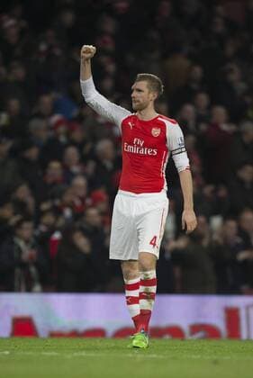 Aktuell FuÃŸball, England, Premier League, FC Arsenal - FC Southampton 03.12.2014. London, England. Premier League. Arsenal versus Southampton. Arsenal s Per Mertesacker at the final whistle. xNigelxCookex  ActionPlus11580779