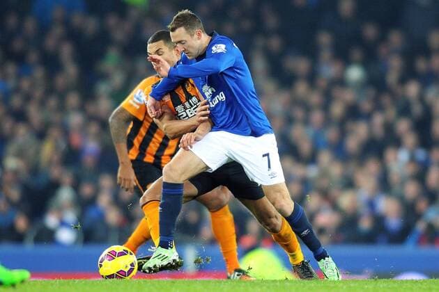03.12.2014. Liverpool, England. Premier League. Everton versus Hull. Everton midfielder Aidan McGeady battles for the ball in midfield xPaulxKeevilx  ActionPlus11580785