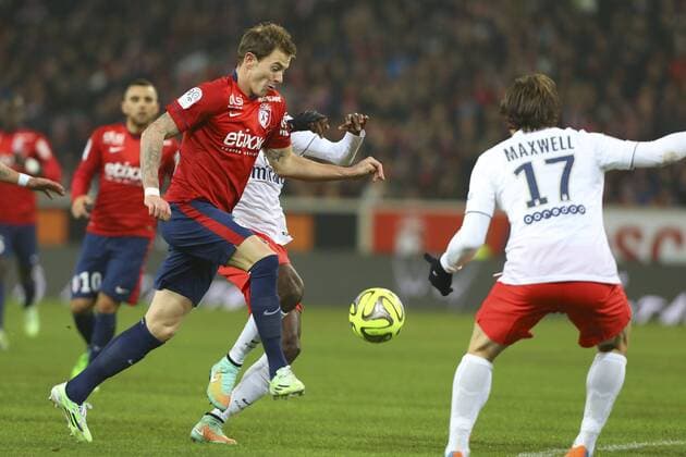 Ezequiel Lavezzi (PSG) vs Nolan Roux (Lille) Blaise Matuidi (PSG) Lille OSC (LOSC) - Paris St. Germain (PSG) - Ligue 1 - 03 12 2014 - GwendolineLeGoffx 
