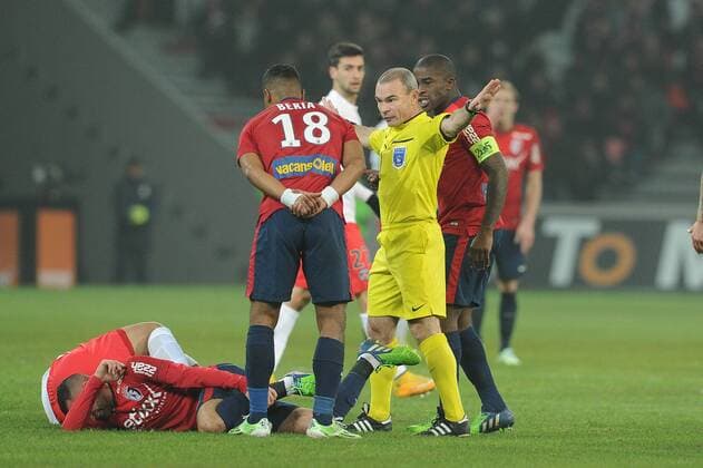 Lionel Jaffredo (arbitre) Marvin Martin (Lille) blessure Lille OSC (LOSC) - Paris St. Germain (PSG) - Ligue 1 - 03 12 2014 N.LeGouic FEPx 