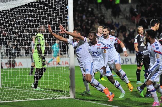 Jie de Corentin Tolisso - Lamine Yattara - Maxime Gonalons et Alexandre Lacazette (lyon) FOOTBALL : Lyon vs Reims - Ligue 1 - 04 12 2014 FredericChambert Panoramic 