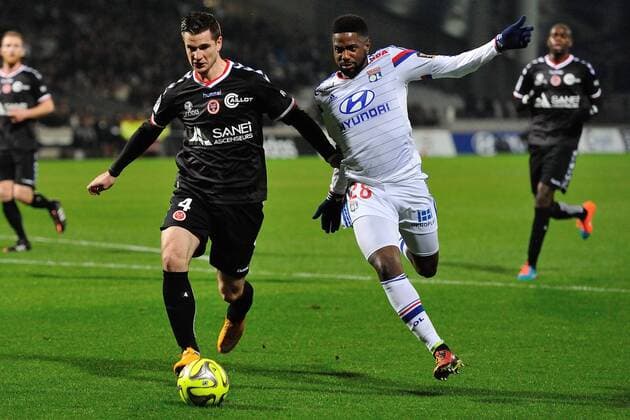 Arnold Mvuemba (lyon) vs Valentin Roberge (reims) FOOTBALL : Lyon vs Reims - Ligue 1 - 04 12 2014 FredericChambert Panoramic 