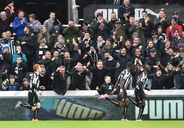 Aktuell FuÃŸball, England, Premier League, Newcastle United - FC Chelsea 06.12.2014. Newcastle, England. Premier League. Newcastle United versus Chelsea. Papiss Cisse of Newcastle celebrates his goal xPeterxHaygarthx  ActionPlus11581153