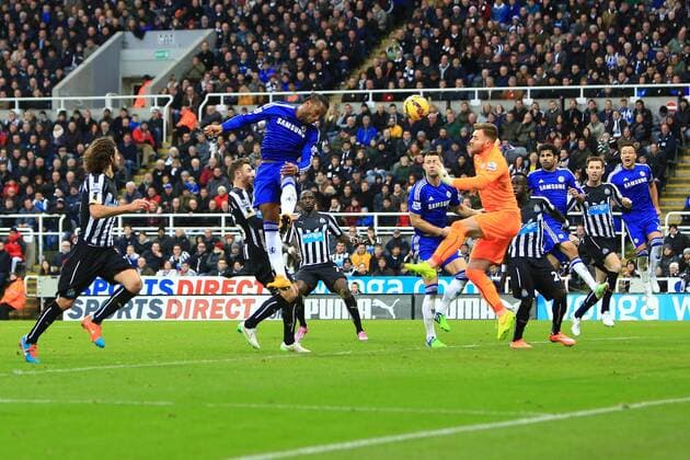 Aktuell Fußball, England, Premier League, Newcastle United - FC Chelsea Didier Drogba of Chelsea scores his sides first goal - Newcastle United vs. Chelsea - Barclay s Premier League - St James Park - Newcastle- 06 12 2014 Pic Philip Oldham Sportimage EDITORIAL USE ONLY. No use with unauthorised audio, video, data, fixture lists, club league logos or live services. Online in-match use limited to 120 images, no video emulation. No use in betting, games or single club league player publications.