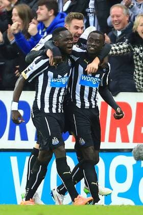 Aktuell Fußball, England, Premier League, Newcastle United - FC Chelsea Papiss Cisse of Newcastle United celebrates his second goal - Newcastle United vs. Chelsea - Barclay s Premier League - St James Park - Newcastle- 06 12 2014 Pic Philip Oldham Sportimage EDITORIAL USE ONLY. No use with unauthorised audio, video, data, fixture lists, club league logos or live services. Online in-match use limited to 120 images, no video emulation. No use in betting, games or single club league player publications.