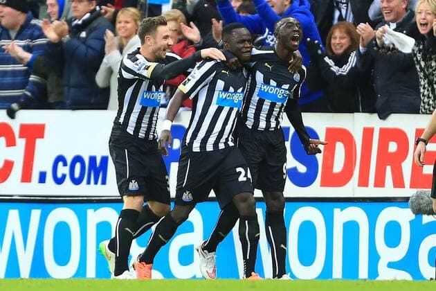 Aktuell Fußball, England, Premier League, Newcastle United - FC Chelsea Papiss Cisse of Newcastle United celebrates his second goal - Newcastle United vs. Chelsea - Barclay s Premier League - St James Park - Newcastle- 06 12 2014 Pic Philip Oldham Sportimage EDITORIAL USE ONLY. No use with unauthorised audio, video, data, fixture lists, club league logos or live services. Online in-match use limited to 120 images, no video emulation. No use in betting, games or single club league player publications.