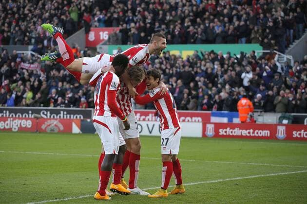 Aktuell Fußball, England, Premier League, Stoke City - FC Arsenal Phil Bardsley (top left) celebrates the opening goal scored by Peter Crouch of Stoke City - Football - Stoke City vs Arsenal - Barclays Premiership - Britannia Stadium Stoke - Season 14 15 - 6th December 2014 Photo Malcolm Couzens Sportimage EDITORIAL USE ONLY. No use with unauthorised audio, video, data, fixture lists, club league logos or live services. Online in-match use limited to 120 images, no video emulation. No use in betting, games or single club league player publications.