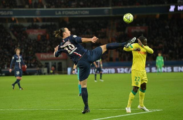 Zlatan Ibrahimovic (psg) - Issa Cissokho (nan) FOOTBALL : Paris St Germain (PSG) vs FC Nantes - Ligue 1 - 06 12 2014 AnthonyBIBARDFEP 
