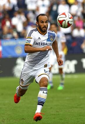 December 07 2014: Los Angeles Galaxy forward Jandon Donavon (10) during the 2014 MLS Fussball Herren USA Cup at StubHub Center, in Carson, CA. Los Angeles Galaxy beat the New England Revolution 2-1 to win their fifth MLS Cup. SOCCER: DEC 07 MLS Cup - Galaxy v Revolution Icon25514120714 EDITORIAL USE ONLY