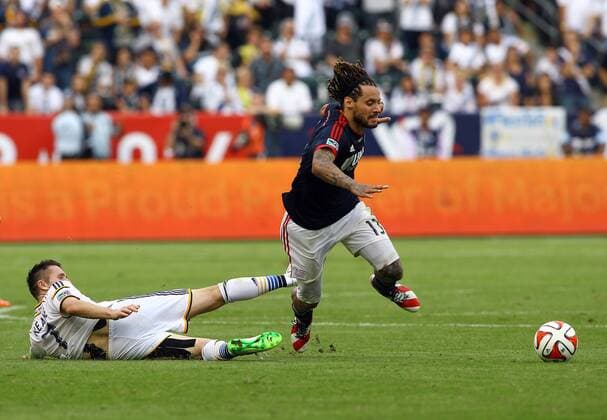 December 07 2014: Los Angeles Galaxy forward Robbie Keane (7) fouls New England Revolution midfielder Jermaine Jones (13) during the 2014 MLS Fussball Herren USA Cup at StubHub Center, in Carson, CA. Los Angeles Galaxy beat the New England Revolution 2-1 to win their fifth MLS Cup. SOCCER: DEC 07 MLS Cup - Galaxy v Revolution Icon25514120738 EDITORIAL USE ONLY