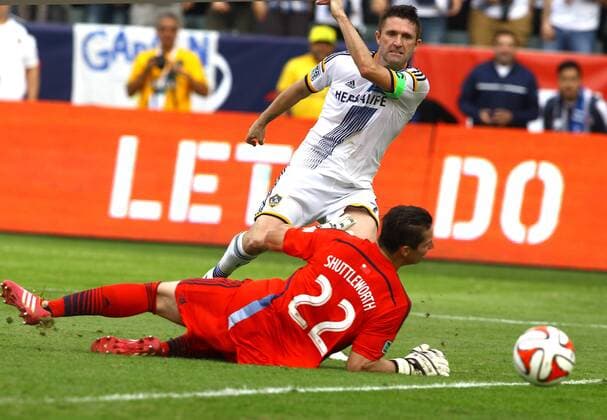 December 07 2014: Los Angeles Galaxy forward Robbie Keane (7) shoots the ball past New England Revolution goalkeeper Bobby Shuttleworth (22) for the game winning goal during the 2014 MLS Fussball Herren USA Cup at StubHub Center, in Carson, CA. Los Angeles Galaxy beat the New England Revolution 2-1 to win their fifth MLS Cup. SOCCER: DEC 07 MLS Cup - Galaxy v Revolution Icon25514120749 EDITORIAL USE ONLY