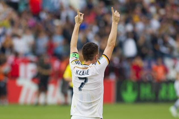 07 December 2014: Los Angeles Galaxy forward Robbie Keane (7) salutes the crowd after his game-clinching goal to win the MLS Fussball Herren USA Cup during the MLS Cup between the Los Angeles Galaxy and the New England Revolution at the StubHub Center in Carson, CA. SOCCER: DEC 07 MLS Cup - Galaxy v Revolution Icon141207010 EDITORIAL USE ONLY