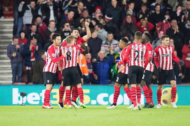Aktuell FuÃŸball, England, Premier League, FC Southampton - Manchester United 08.12.2014. Southampton, England. Premier League. Southampton versus Manchester United ManU Graziano Pelle celebrates his goal for Southampton with hand and finger raised to his team mates. xMikexFrenchx  ActionPlus11581825