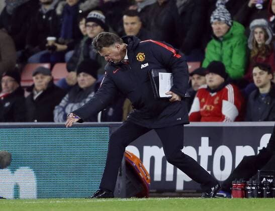 Aktuell Fußball, England, Premier League, FC Southampton - Manchester United Manchester United ManU s Louis Van Gaal in action Barclays Premier League- Southampton vs Manchester United - St Mary s Stadium - England - 8th December 2014 - Picture David Klein Sportimage EDITORIAL USE ONLY. No use with unauthorised audio, video, data, fixture lists, club league logos or live services. Online in-match use limited to 120 images, no video emulation. No use in betting, games or single club league player publications.