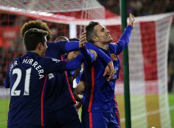 Aktuell Fußball, England, Premier League, FC Southampton - Manchester United Manchester United ManU s Robin Van Persie celebrates scoring his sides second goal Barclays Premier League- Southampton vs Manchester United - St Mary s Stadium - England - 8th December 2014 - Picture David Klein Sportimage EDITORIAL USE ONLY. No use with unauthorised audio, video, data, fixture lists, club league logos or live services. Online in-match use limited to 120 images, no video emulation. No use in betting, games or single club league player publications.