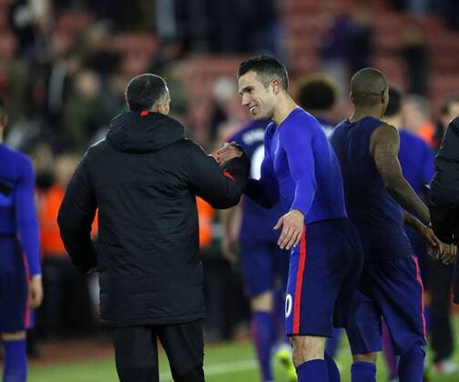 Manchester United ManU s Robin Van Persie celebrates at the final whistle Barclays Premier League- Southampton vs Manchester United - St Mary s Stadium - England - 8th December 2014 - Picture David Klein Sportimage EDITORIAL USE ONLY. No use with unauthorised audio, video, data, fixture lists, club league logos or live services. Online in-match use limited to 120 images, no video emulation. No use in betting, games or single club league player publications.