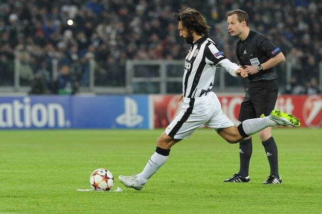 Champions League, Juventus Turin - Atletico madrid, UN CALCIO DI PUNIZIONE DI ANDREA PIRLO DIETRO DI LUI L ARBITRO William Collum xHOCHxZWEIx xItalyxPhotoxPressx 