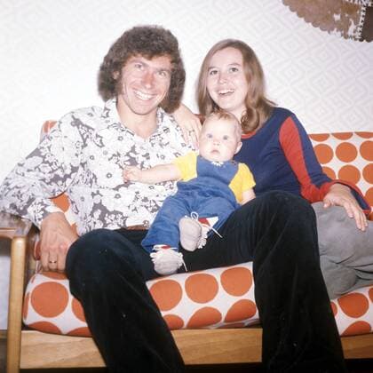 Paul Breitner (FC Bayern München) mit seiner Frau Hildegard und Tochter Martina