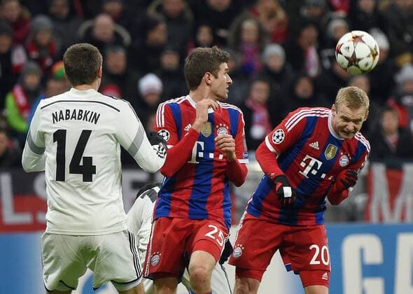 10.12.2014, xjhx, Fussball Champions League, FC Bayern Muenchen - ZSKA Moskau, v.l. Kirill Nababkin (ZSKA Moskau), Thomas Mueller (FC Bayern Muenchen), Sebastian Rode (FC Bayern Muenchen)