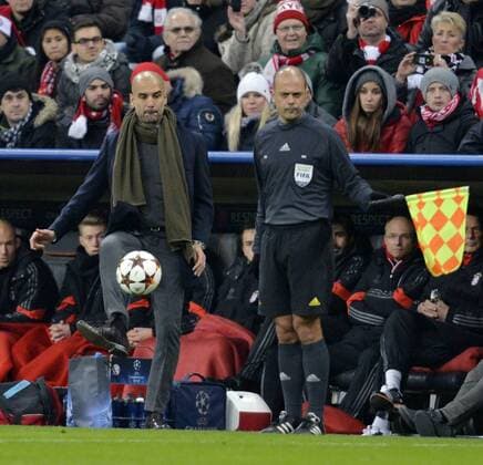 10.12.2014, Fussball Champions League 2014 2015, Vorrunde, 6.Spieltag, FC Bayern München - ZSKA Moskau, in der Allianzarena München. Trainer Pep Guardiola (Bayern München) stoppt den Ball. 