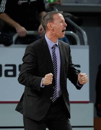 10.12.2014 - Basketball - Saison 2014 2015 - Eurocup : Brose Baskets Bamberg - SIG Straßburg - HMI - Vincent Collet (Head Coach SIG Strasbourg) jubelt