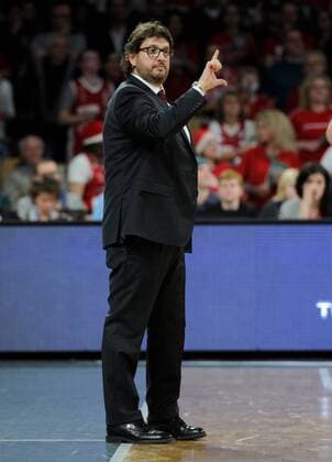 10.12.2014 - Basketball - Saison 2014 2015 - Eurocup : Brose Baskets Bamberg - SIG Straßburg - HMI - Andrea Trinchieri (Trainer Coach Headcoach Brose Baskets Bamberg) zeigt Spielzug an