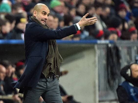 10.12.2014, xjhx, Fussball Champions League, FC Bayern Muenchen - ZSKA Moskau, v.l. Pep Guardiola (Trainer FC Bayern Muenchen) gibt Anweisungen, gestikuliert, mit den Armen gestikulieren gives instructions, gesticulate.