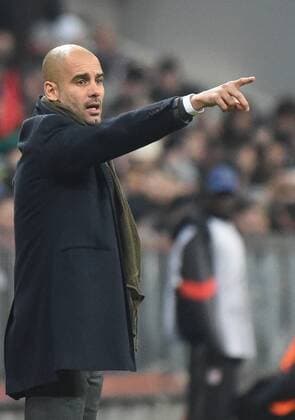 10.12.2014, xjhx, Fussball Champions League, FC Bayern Muenchen - ZSKA Moskau, v.l. Pep Guardiola (Trainer FC Bayern Muenchen) gibt Anweisungen, gestikuliert, mit den Armen gestikulieren gives instructions, gesticulate.