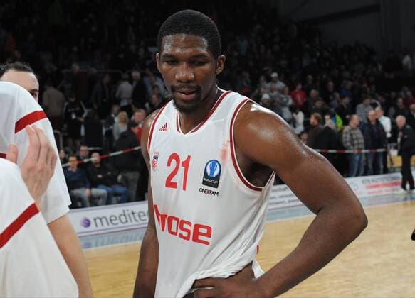 10.12.2014 - Basketball - Saison 2014 2015 - Eurocup : Brose Baskets Bamberg - SIG Straßburg - HMI - Trevor Mbakwe (21, Brose Baskets Bamberg) entäuscht nach der Niederlage gegen Straßburg