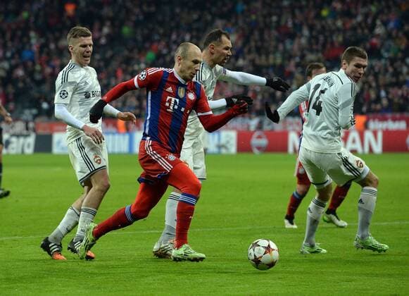 10.12.2014, xjhx, Fussball Champions League, FC Bayern Muenchen - ZSKA Moskau, v.l. Pontus Wernbloom (ZSKA Moskau), Arjen Robben (FC Bayern Muenchen), Sergey Sergej Sergei Ignashevich (ZSKA Moskau), Kirill Nababkin (ZSKA Moskau)