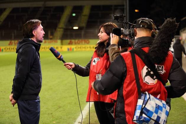 MARTIN SCHMIDT IM INTERVIEW MIT SEINER FREUNDIN JANA AZIZI FÜR DEN SWR MAINZ 05 II-FORTUNA KÖLN 3. LIGA MAINZ 