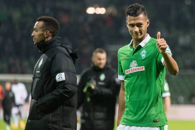 GER, 1.FBL, Werder Bremen vs Hannover 96 13.12.2014, Weser Stadion, Bremen, GER, 1.FBL, Werder Bremen vs Hannover 96, im Bild dank an die Fans Davie Selke (Bremen 27) und Melvyn Lorenzen (Bremen 28) nphxKokenge