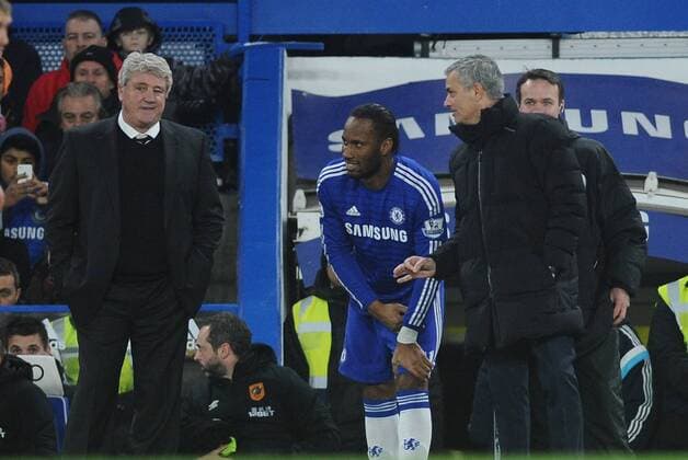 Football - 2014 2015 Premier League - Chelsea FC vs. Hull City Chelsea manager Jose Mourinho jokes with Steve Bruce while bringing on Didier Drogba as a sub at Stamford Bridge. 