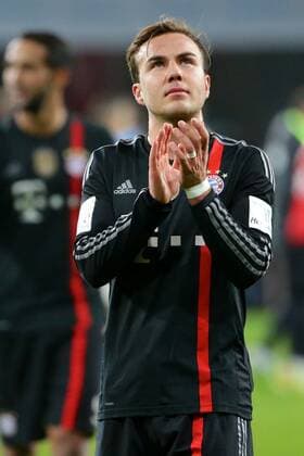 Mario Goetze ( 19, Bayern Muenchen) bedankt sich bei den Fans 13.12.2014, Fussball, 1. Bundesliga, FC Augsburg vs. FC Bayern Muenchen EP_pfl