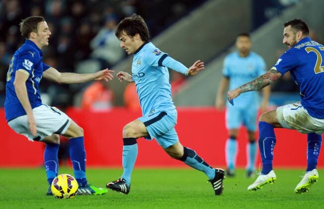Aktuell Fußball, England, Premier League, Leicester City - Manchester City Leicester City v Manchester City . . Leicester, UK . . 13.12.2014 Andy King (LC) David Silva (MC) Marcin Wasilewski (LC) 