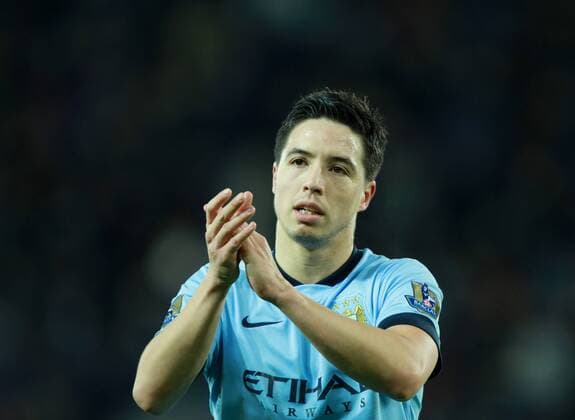 Aktuell Fußball, England, Premier League, Leicester City - Manchester City Leicester City v Manchester City . . Leicester, UK . . 13.12.2014 Samir Nasri (MC) applauds the fans at the end. 