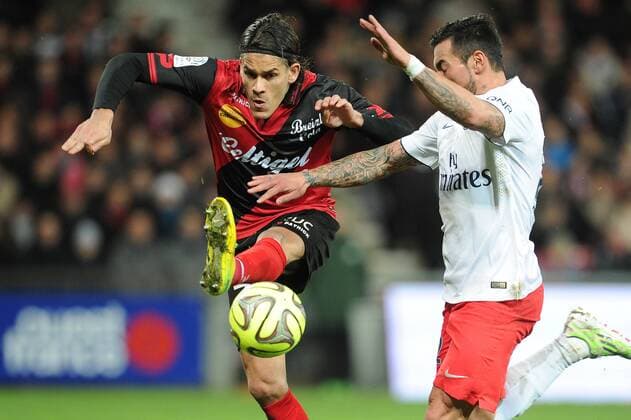 Aktuell Fußball, Frankreich, Ligue 1, EA Guingamp - Paris St. Germain Dorian Leveque (Guingamp) Ezequiel Lavezzi (PSG) FOOTBALL : Guingamp vs PSG - Ligue 1 - 14 12 2014 N.LeGouic FEP Panoramic 