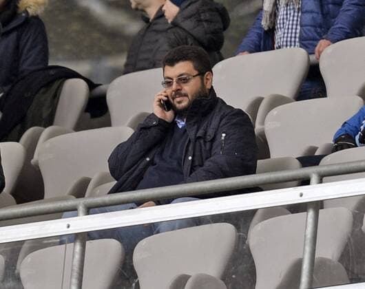 13.12.2014, Fussball 2.Bundesliga 2014 2015, 17.Spieltag, TSV 1860 München - Karlsruher SC, in der Allianz-Arena München. Löwen-Investor Hasan Abdullah Ismaik (Jordanien) am Handy 