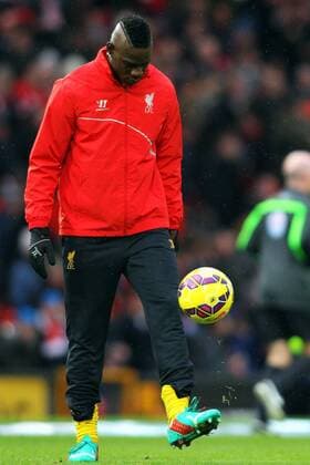 14.12.2014. Manchester, England. Premier League. Manchester United ManU versus FC Liverpool. Liverpool forward Mario Balotelli juggles the ball with his feet during the warm-up xPaulxKeevilx  ActionPlus11583215