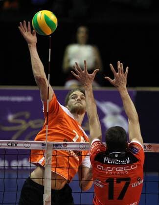 Christian Dünnes, Nikolay Penchev Aktion Spielszene Zweikampf Volleyball CEV DenizBank Championsleague Herren Saison 2014 2015 18.12.2014 BR Volleys Berlin vs. Asseco Resovia Rzeszow